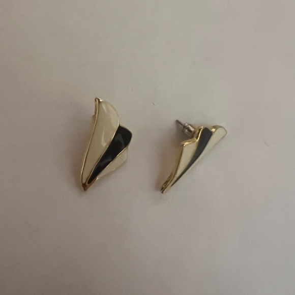 Earrings - Picture 1 of 3